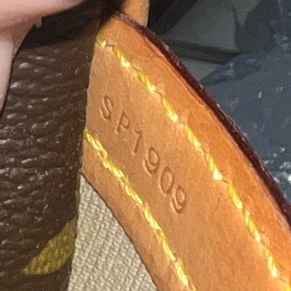 🚨🚨SOLD🚨🚨 Louis Vuitton Monogram Reporter PM Bag - Picture 13 of 13